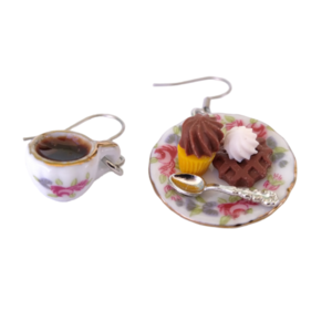 Σκουλαρίκια κρεμαστά πορσελάνινο σετ καφές και πιάτο με γλύκισμα / μικρά / ατσάλι / Twice Treasured - πηλός, cute, κρεμαστά, γλυκά, γάντζος - 3