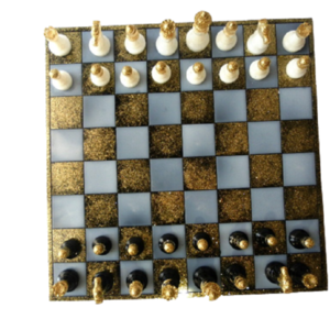 Χειροποίητο σκάκι με εποξική ρητίνη 31 x 31 εκ. (Χρυσό - λευκό γκλιτερ - μαύρο)