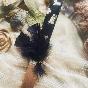 Πασχαλινή λαμπάδα σε μαυρο χρώμα με φύλλα χρυσού και φτερά . 37χ4εκ. - κορίτσι, λαμπάδες, για ενήλικες, πασχαλινά δώρα - 3
