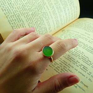 "Green Seaglass ring" - Xειροποίητο επίχρυσο 18κ ματ δαχτυλίδι με φυσικό πράσινο γυαλάκι της θάλασσας! - γυαλί, επιχρυσωμένα, αυξομειούμενα - 3