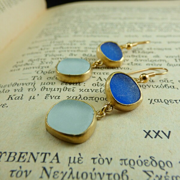 "Multi Colour Seaglass earrings" - Xειροποίητα επίχρυσα 18κ ματ σκουλαρίκια με φυσικά γαλάζιο - μπλε γυαλάκια της θάλασσας! - γυαλί, επιχρυσωμένα, κρεμαστά, γάντζος - 4