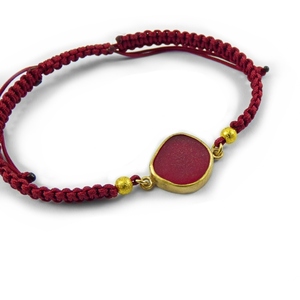 "Red Seaglass bracelet" - Xειροποίητο επίχρυσο 18κ ματ βραχιόλι μακραμε με φυσικό κόκκινο γυαλάκι της θάλασσας! - γυαλί, επιχρυσωμένα, μακραμέ, αυξομειούμενα