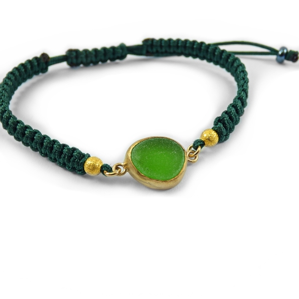 "Green Seaglass bracelet" - Xειροποίητο επίχρυσο 18κ ματ βραχιόλι μακραμε με φυσικό πράσινο γυαλάκι της θάλασσας! - γυαλί, επιχρυσωμένα, μακραμέ, αυξομειούμενα