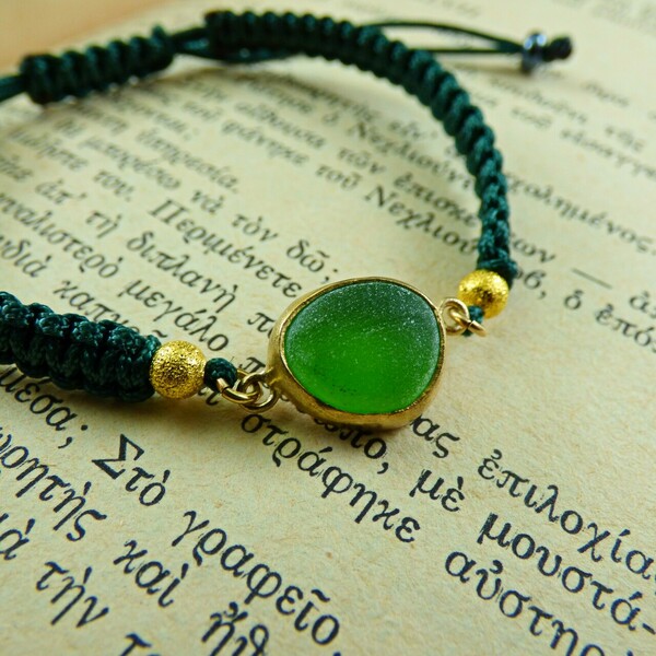 "Green Seaglass bracelet" - Xειροποίητο επίχρυσο 18κ ματ βραχιόλι μακραμε με φυσικό πράσινο γυαλάκι της θάλασσας! - γυαλί, επιχρυσωμένα, μακραμέ, αυξομειούμενα - 4