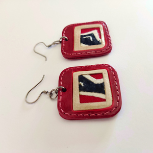 Κόκκινα τετράγωνα δερμάτινα χειροποίητα σκουλαρίκια με ασημένιο γάντζο - δέρμα, ethnic, κρεμαστά, μεγάλα - 2