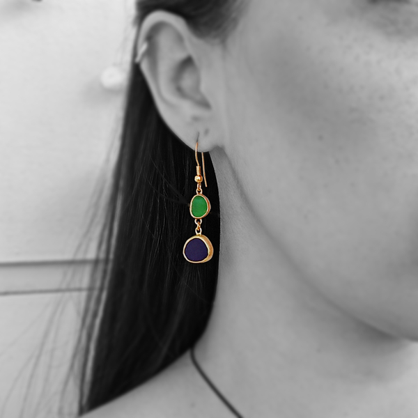"Multi Colour Seaglass earrings" - Xειροποίητα επίχρυσα 18κ ματ σκουλαρίκια με φυσικά πράσινα - μωβ γυαλάκια της θάλασσας! - γυαλί, επιχρυσωμένα, κρεμαστά, γάντζος - 2