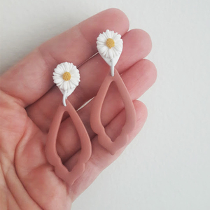 "LittleDaisy"-Χειροποίητα καρφωτά σκουλαρίκια από πολυμερικό πηλό - πηλός, μακριά, λουλούδι, καρφωτά - 2