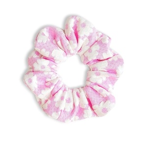 Φλοραλ scrunchie σε ροζ απόχρωση - ύφασμα, χειροποίητα, λουλουδάτο, λαστιχάκια μαλλιών