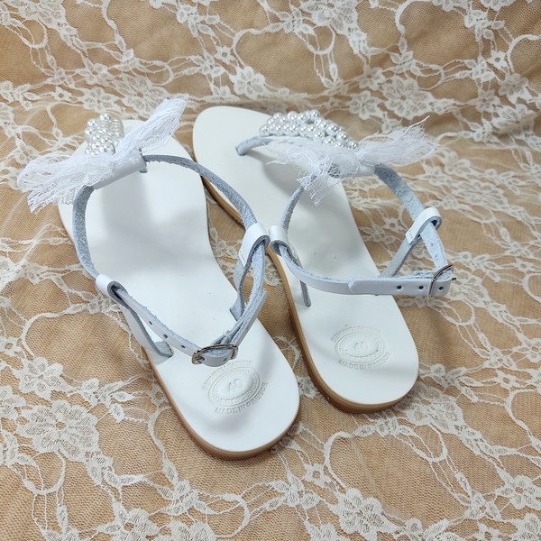 Σανδάλια νυφικά λευκά με πέρλες και φιόγκο δαντέλα - δέρμα, πέρλες, νυφικά, φλατ, ankle strap - 4