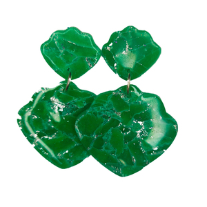 Σκουλαρίκια σε σχήμα κοχύλι κρεμαστά σε χρώμα πράσινο και ασημί - πηλός, κρεμαστά, μεγάλα, καρφάκι, επιπλατινωμένα
