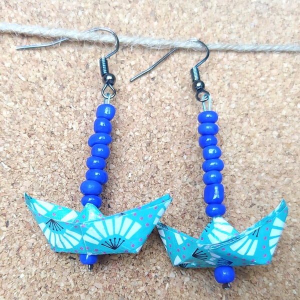 Origami earrings καραβάκια και μπλε χάντρες! - χαρτί, καραβάκι, κρεμαστά, πρακτικό δωρο - 5