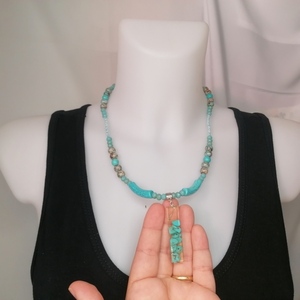 Χειροποίητο κολιέ με resin pendent, crystal beads, turquoise beads and acrylic beads. - γυαλί, κοντά, λουλούδι, μενταγιόν - 4