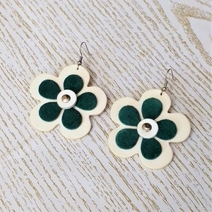Δερμάτινα σκουλαρίκια με πράσινο λουλούδι, 7εκ. - δέρμα, μακριά, λουλούδι, κρεμαστά, γάντζος - 3