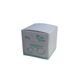 Χάρτινο κουτάκι για μπομπονιέρα (σετ 10 τεμ) άσπρο με σχέδιο σιέλ καροτσάκι (6cmX6cm) - υλικά κατασκευών