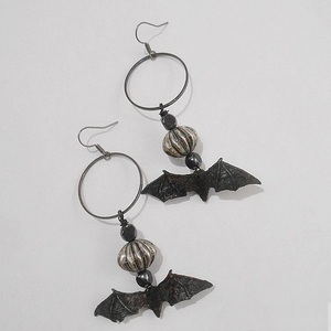 Σκουλαρίκι νυχτερίδα με μεταλλικά στοιχεία, χάντρες, κρεμαστά Bloody Bat Earrings - γυαλί, χάντρες, μεταλλικά στοιχεία, κρεμαστά, γάντζος