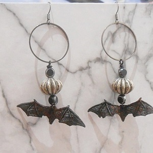 Σκουλαρίκι νυχτερίδα με μεταλλικά στοιχεία, χάντρες, κρεμαστά Bloody Bat Earrings - γυαλί, χάντρες, μεταλλικά στοιχεία, κρεμαστά, γάντζος - 4