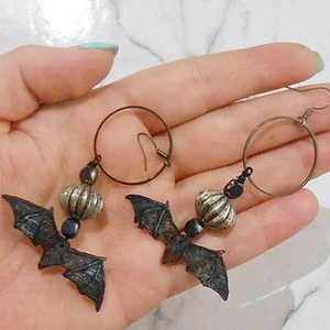 Σκουλαρίκι νυχτερίδα με μεταλλικά στοιχεία, χάντρες, κρεμαστά Bloody Bat Earrings - γυαλί, χάντρες, μεταλλικά στοιχεία, κρεμαστά, γάντζος - 5