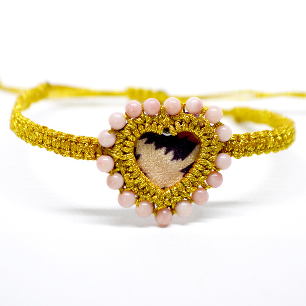 Βραχιόλι κεντημένο με χρυσοκλωστή και βελούδινη λεοπάρ καρδιά, ροζ κοράλλι - ημιπολύτιμες πέτρες, καρδιά, μακραμέ, boho, αυξομειούμενα