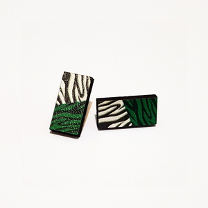 Zebra Gilda | Μικρά ξύλινα καρφωτά σκουλαρίκια με εκτύπωση. - ξύλο, καρφωτά, μικρά, καρφάκι, φθηνά