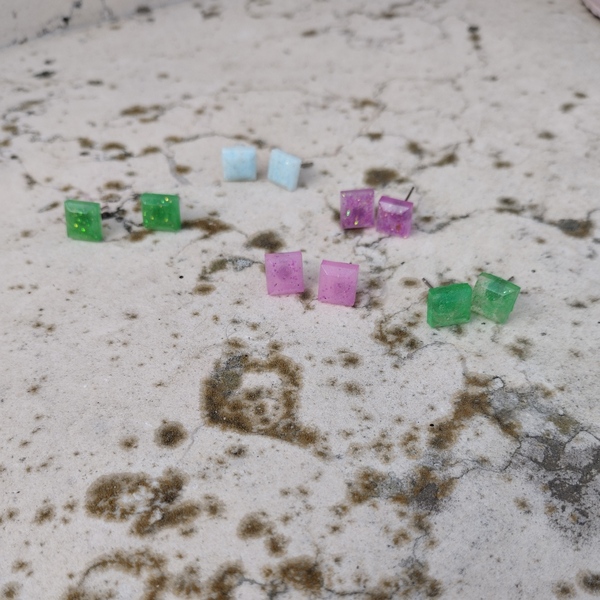 "Mini Square"τετράγωνα σκουλαρίκια από υγρό γυαλί -0,5εκ. - γυαλί, καρφωτά, μικρά, ατσάλι, καρφάκι - 3
