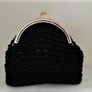 Πλεκτό πορτοφόλι σε μαύρο χρώμα - νήμα, γυναικεία, χειρός, πλεκτές τσάντες, πορτοφόλια