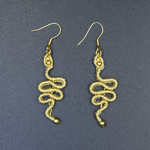 Σκουλαρίκια φίδι, μακραμέ χρυσό χρώματος, μήκος 6 εκ - νήμα, μακραμέ, boho, κρεμαστά, γάντζος - 4