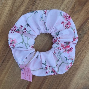 Scrunchie XL Ροζ Φλοράλ - ύφασμα, λουλούδια, για τα μαλλιά, δώρα για γυναίκες, λαστιχάκια μαλλιών - 2