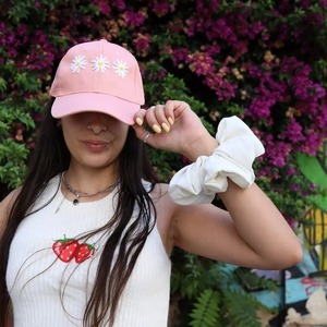 Καπέλο με κέντημα pastel ροζ με μαργαρίτες - ύφασμα - 2