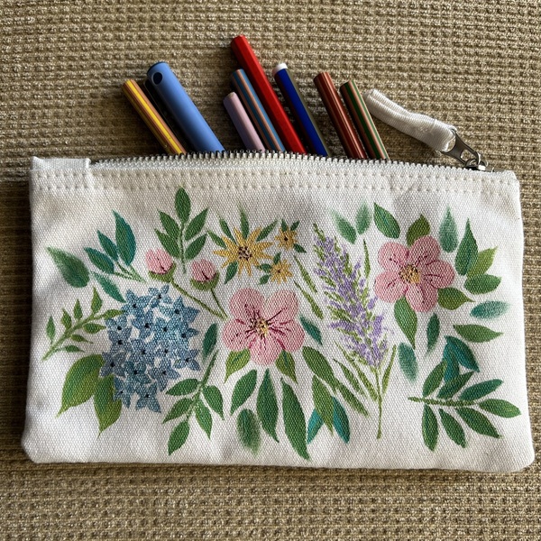 Κασετίνα - νεσεσέρ βαμβακερή, ζωγραφισμένη στο χέρι δώρο δασκάλας 20*11 cm λουλούδια off white - ύφασμα, κασετίνες, καλλυντικών, υφασμάτινο νεσεσέρ - 2