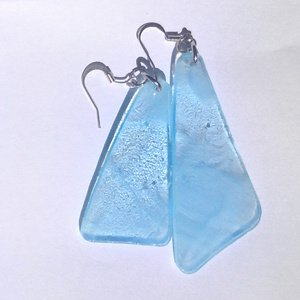 Μοναδικά σκουλαρίκια από γυαλί βιτρώ σε γαλάζιο χρώμα - γυαλί, βιτρώ, γάντζος