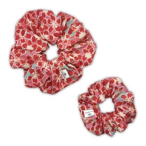 Red lily regular scrunchie - ύφασμα, φλοράλ, για τα μαλλιά, λαστιχάκια μαλλιών - 2