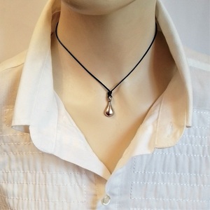 Cord necklace μαύρο με vintage μεταλλική σταγόνα, 34εκ. - ορείχαλκος, σταγόνα, minimal, κοντά, boho - 3