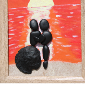 Κορνιζάκι με βότσαλα ζευγάρι στο ηλιοβασίλεμα. Διαστάσεις 20χ16 εκ - πέτρα, πίνακες & κάδρα, διακοσμητικά, ζευγάρι - 2