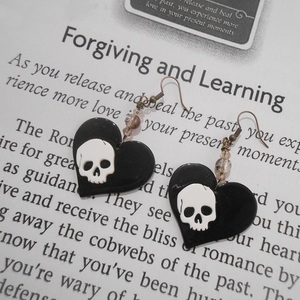 Ακρυλικά σκουλαρίκια μαύρη καρδιά διπλής όψεως, κρεμαστά Black heart Skull earrings - διπλής όψης, χάντρες, plexi glass, κρεμαστά, γάντζος - 2