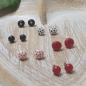 "Red Polka stud set" I Χειροποίητα μοντέρνα καρφωτά σκουλαρίκια από πολυμερικό πηλό 0,5 cm - χρώμα λευκό / κόκκινο - πηλός, καρφωτά, μικρά, boho, καρφάκι - 4