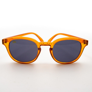 Γυαλιά ηλίου με πλαστικό σκελετό και 100% UV προστασία από τον ήλιο - αλυσίδες, γυαλιά ηλίου, κορδόνια γυαλιών, θήκες γυαλιών