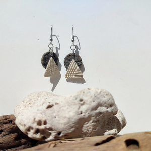 Granite circle with white triangle earrings/ Κύκλος γρανίτης με τριγωνικό λευκό πηλό - ασήμι, πηλός, κρεμαστά, καρφάκι, φθηνά - 2
