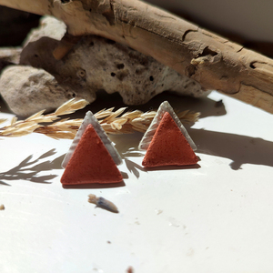 Short earring with white and terrecotta triangle/ Κοντό σκουλαρίκι με λευκό και terracotta τρίγωνο απο πηλό - ασήμι, πηλός, καρφωτά, μικρά, καρφάκι - 2