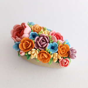Μικρό βότσαλο με πολύχρωμα ανάγλυφα λουλούδια από πολυμερικό πηλό - πέτρα, πηλός, διακοσμητικές πέτρες, βότσαλα