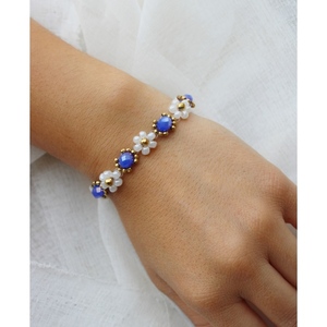 Magical bracelet| Ρομαντικό λουλουδένιο βραχιόλι με μπλε ιριδίζοντα κρύσταλλα, αιματίτη & γυάλινες χάντρες - κρύσταλλα, χάντρες, ατσάλι, χεριού, αυξομειούμενα - 2