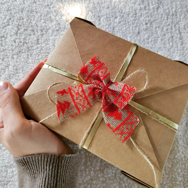 Χειροποίητο Χριστουγεννιάτικο λαστιχάκι μαλλιών scrunchie βελούδινο γούρι 2024 κυπαρισσί 1 τμχ medium size - βελούδο, χριστουγεννιάτικα δώρα, γούρια, velvet scrunchies - 4