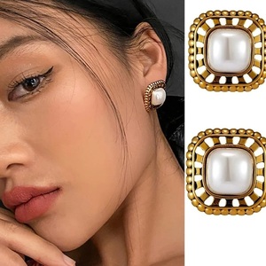 Vintage glamour earring Σκουλαρίκια Vintage σε χρώμα χρυσό με άσπρο σε σχήμα τετράγωνο - ασήμι, ορείχαλκος, καρφωτά, boho, νυφικά - 2