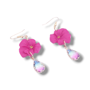 "Iris" I Χειροποίητα μοντέρνα κρεμαστά σκουλαρίκια από πολυμερικό πηλό 7 cm - χρώμα ροζ / φούξια - πηλός, λουλούδι, μικρά, κρεμαστά, γάντζος