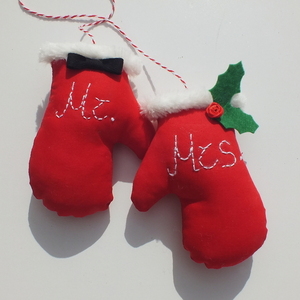 Κρεμαστό ζευγάρι γαντάκια Mr.& Mrs. - ύφασμα, διακοσμητικά, χριστούγεννα, χριστουγεννιάτικα δώρα, ζευγάρι - 2