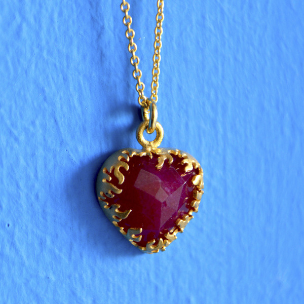 Κολιέ φυλαχτό φλεγόμενη καρδιά ασήμι 925 επίχρυσο - αλυσίδα 925 επίχρυση - ημιπολύτιμες πέτρες, αλυσίδες, ασήμι 925, καρδιά, φυλαχτά - 2