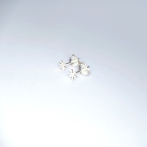 Μίνι ασημένια 925° Χριστουγεννιάτικα σκουλαρίκια με χιονονιφάδες - ασήμι 925, καρφωτά, μικρά, χιονονιφάδα, φθηνά - 2