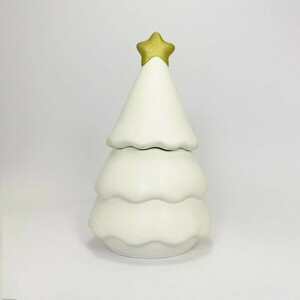 "Christmas Tree" Χειροποίητο Δοχείο και Κερί Σόγιας - από ποσρελάνη με άρωμα Κουαμπιέ σε Λευό - πηλός, πορσελάνη, κεριά & κηροπήγια, vegan κεριά