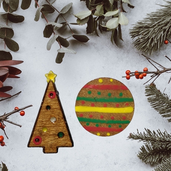 "Xmas Ball!" - Καρφωτά σκουλαρίκια χριστουγεννιάτικο δέντρο και vintage μπάλα από ξύλο 1,3 εκ. ζωγραφισμένα στο χέρι, βάση ατσάλι - ξύλο, καρφωτά, χριστουγεννιάτικο δέντρο, κοσμήματα - 4
