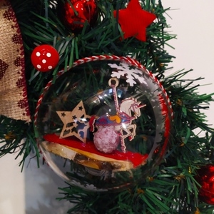 Χριστουγεννιάτικο στεφάνι 45 εκατοστά με κόκκινα διακοσμητικά - στεφάνια, plexi glass, διακοσμητικά, αγγελάκι - 2