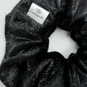 Shiny black scrunchie - ύφασμα, για τα μαλλιά, χριστούγεννα, λαστιχάκια μαλλιών - 2
